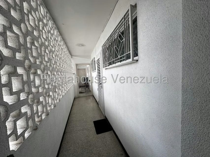 Apartamento (1 Nivel) en Alquiler en Colinas de Bello Monte, Distrito Metropolitano - 16