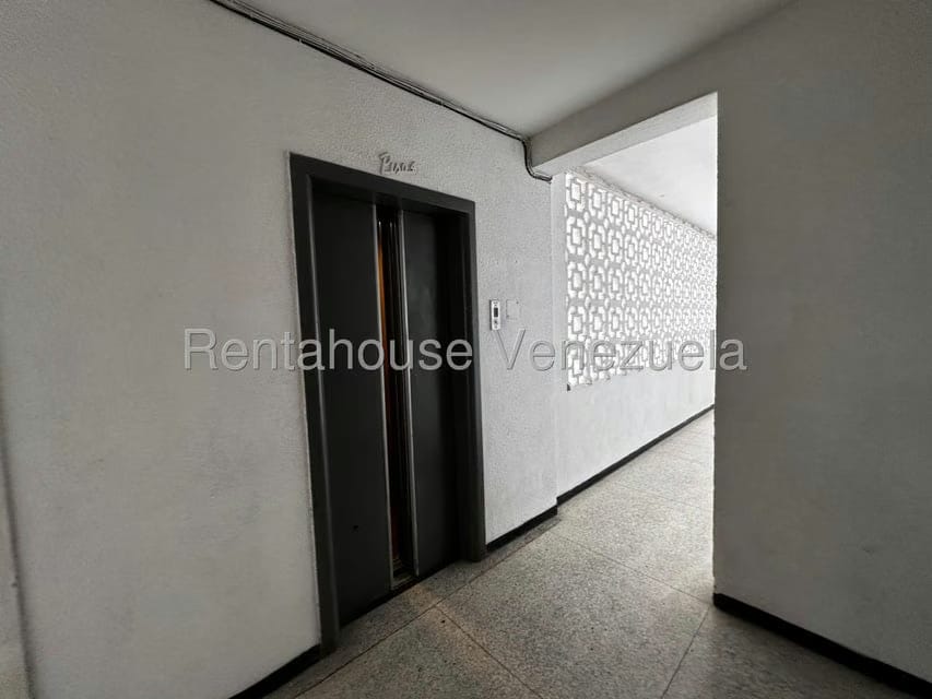 Apartamento (1 Nivel) en Alquiler en Colinas de Bello Monte, Distrito Metropolitano - 17