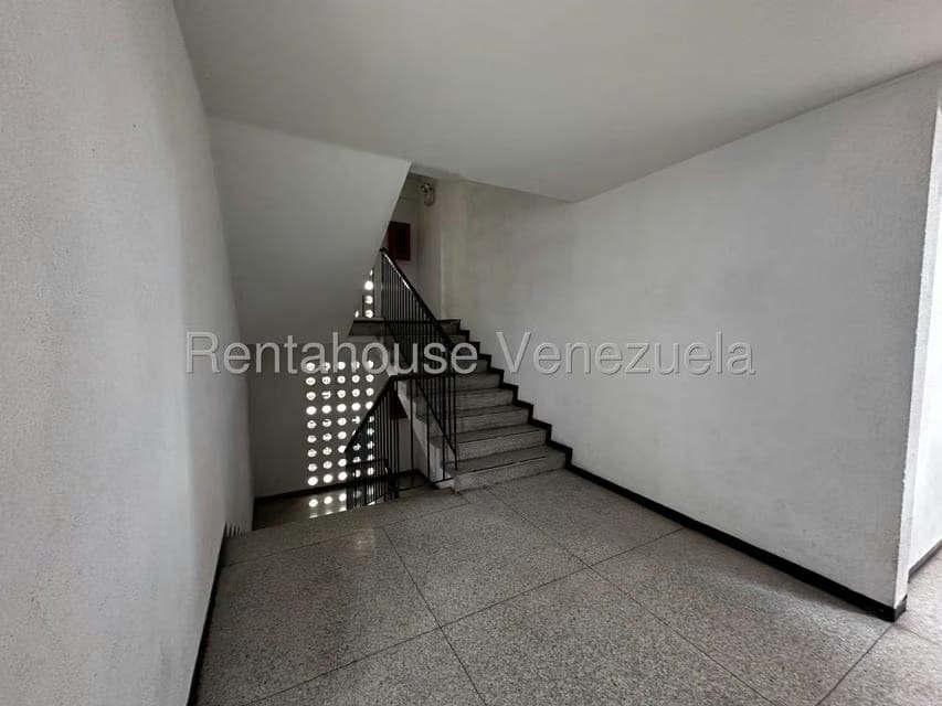 Apartamento (1 Nivel) en Alquiler en Colinas de Bello Monte, Distrito Metropolitano - 18