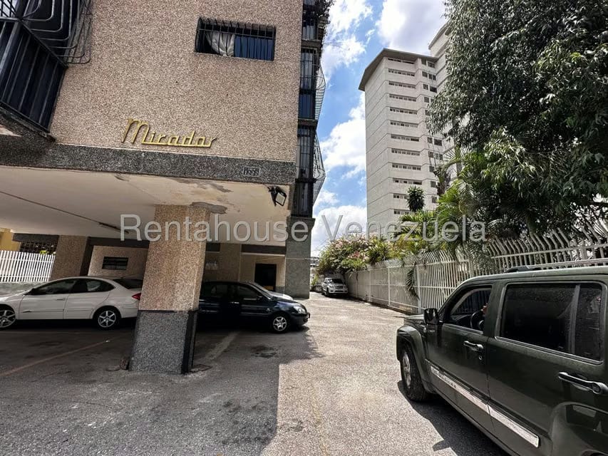Apartamento (1 Nivel) en Alquiler en Colinas de Bello Monte, Distrito Metropolitano - 19