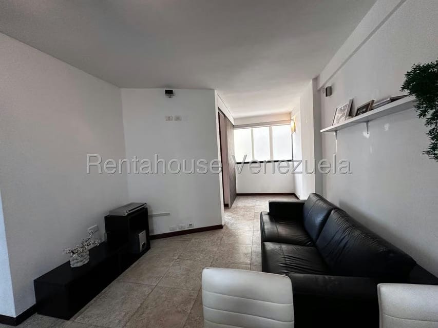 Apartamento (1 Nivel) en Alquiler en Colinas de Bello Monte, Distrito Metropolitano - 8