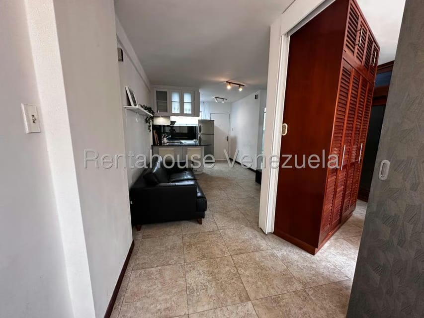 Apartamento (1 Nivel) en Alquiler en Colinas de Bello Monte, Distrito Metropolitano - 9
