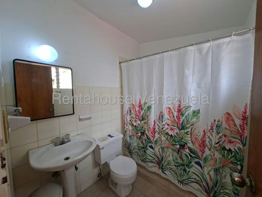 Casa (Multipes Niveles) en Alquiler en Macaracuay, Distrito Metropolitano - 18