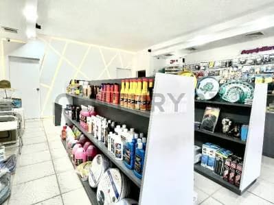 Excelente Local Comercial a Pie de Calle en la Avenida Principal de Lechería - 3