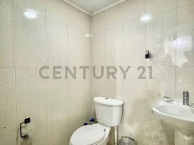 Excelente Local Comercial a Pie de Calle en la Avenida Principal de Lechería - 6