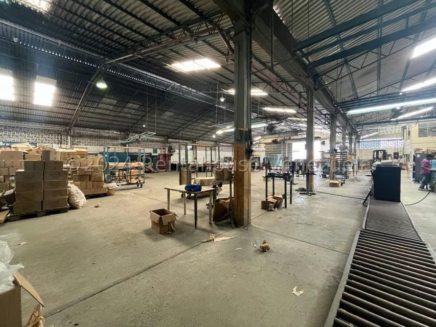 Comercial (Galpon - Deposito) en Venta en Zona Industrial, Carabobo - 16