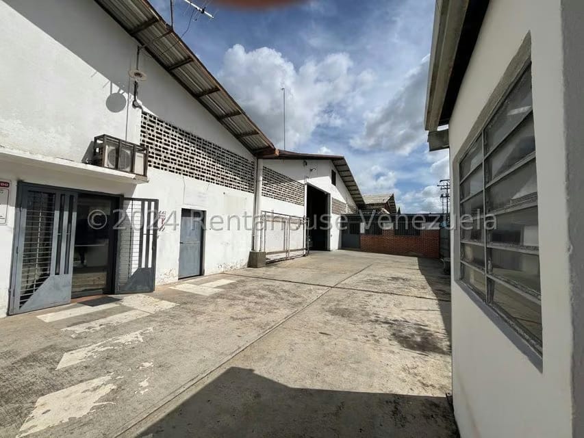 Comercial (Galpon - Deposito) en Venta en Zona Industrial, Carabobo - 3