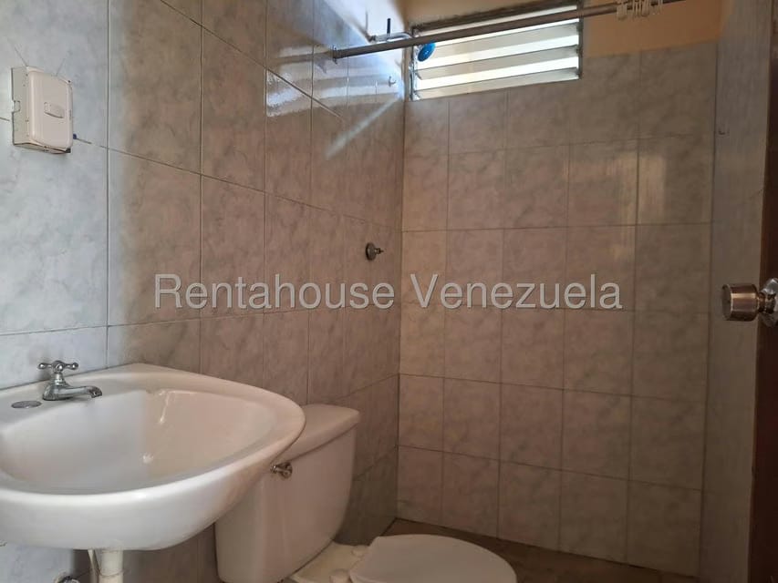 Apartamento (1 Nivel) en Venta en Avenida Vargas, Zulia - 3