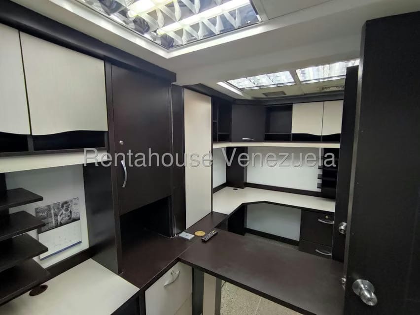 Comercial (Oficina) en Alquiler en Parroquia Santa Rosalia, Distrito Metropolitano - 16