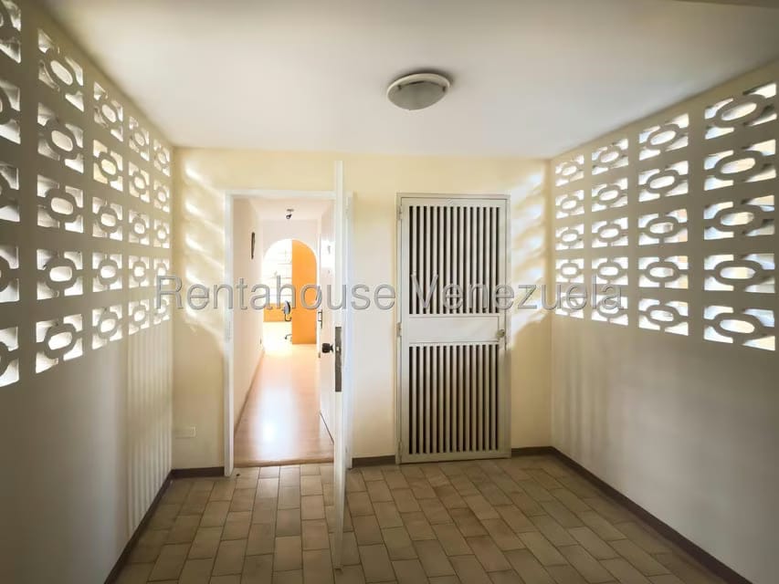 Apartamento (1 Nivel) en Venta en Las Esmeraldas, Distrito Metropolitano - 2