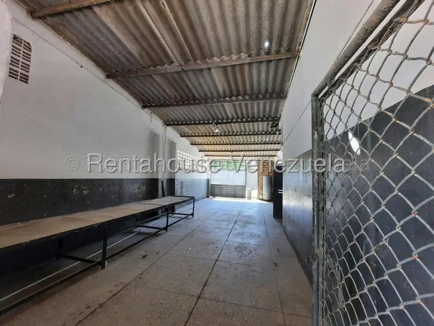 Comercial (Galpon - Deposito) en Alquiler en Avenida Milagro Norte, Zulia - 12