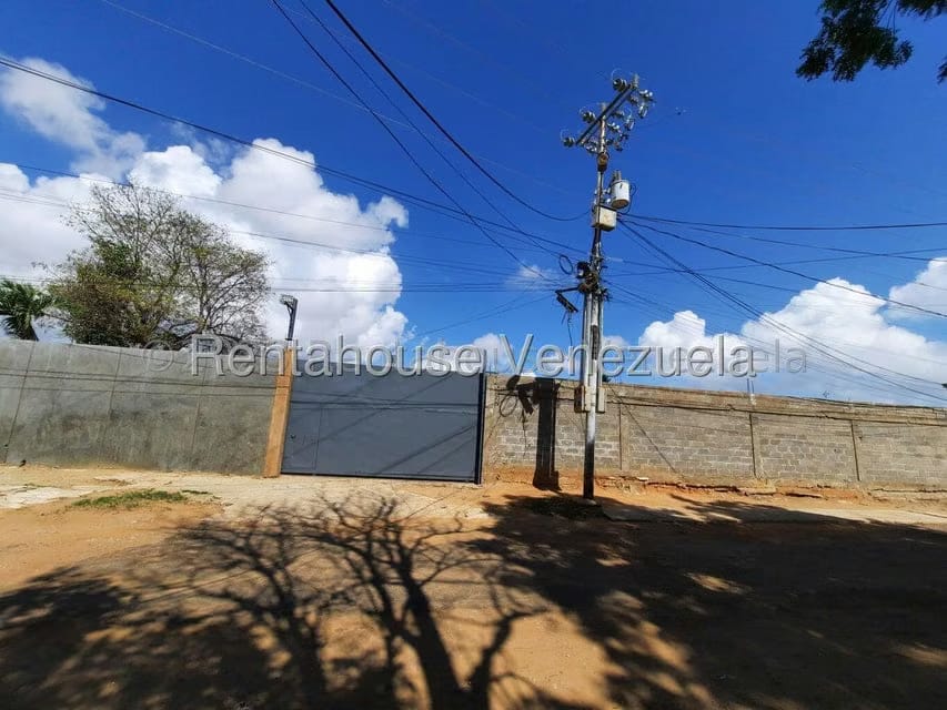 Comercial (Galpon - Deposito) en Alquiler en Avenida Milagro Norte, Zulia - 3