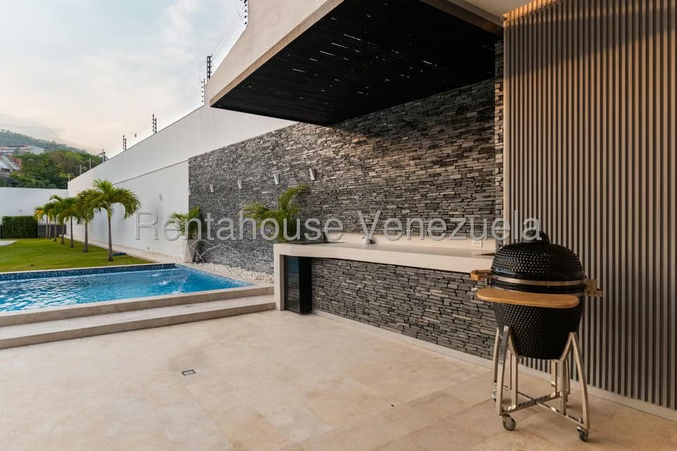 Casa (Duplex) en Venta en Prados del Este, Distrito Metropolitano - 11