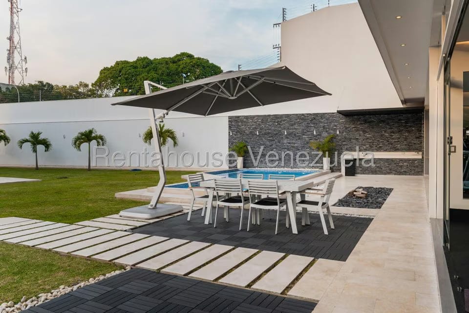 Casa (Duplex) en Venta en Prados del Este, Distrito Metropolitano - 13