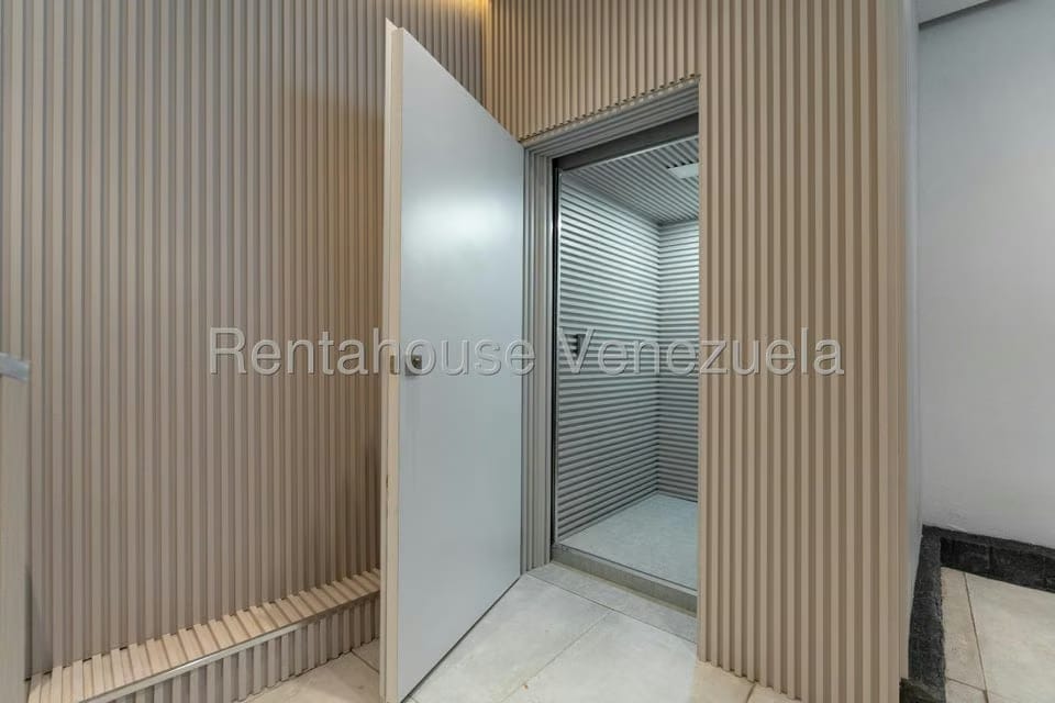 Casa (Duplex) en Venta en Prados del Este, Distrito Metropolitano - 18