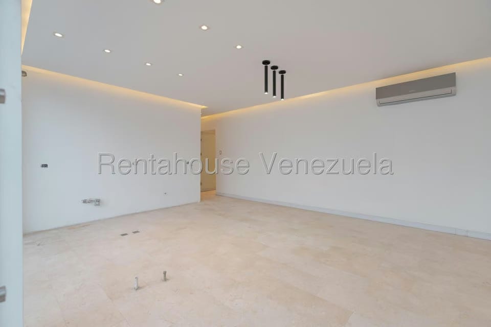 Casa (Duplex) en Venta en Prados del Este, Distrito Metropolitano - 22