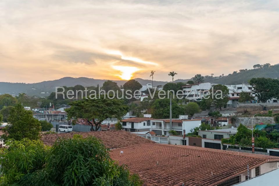 Casa (Duplex) en Venta en Prados del Este, Distrito Metropolitano - 24