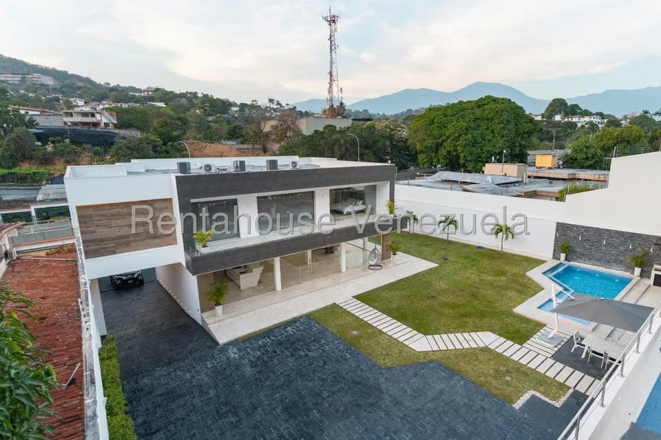 Casa (Duplex) en Venta en Prados del Este, Distrito Metropolitano - 26
