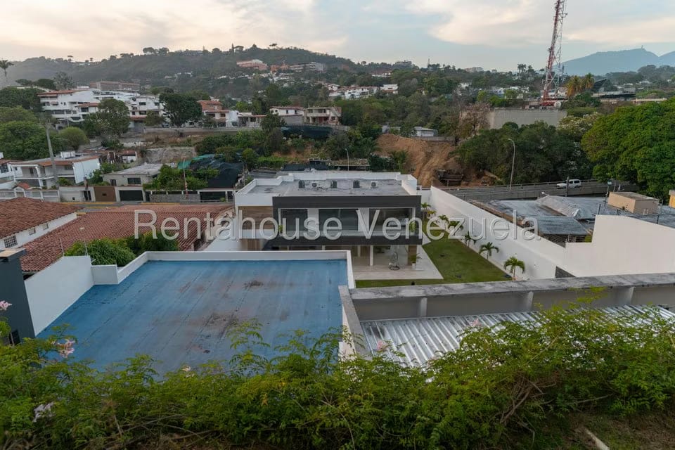 Casa (Duplex) en Venta en Prados del Este, Distrito Metropolitano - 28