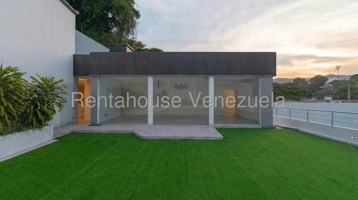 Casa (Duplex) en Venta en Prados del Este, Distrito Metropolitano - 30