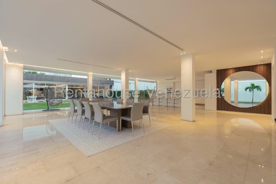 Casa (Duplex) en Venta en Prados del Este, Distrito Metropolitano - 35