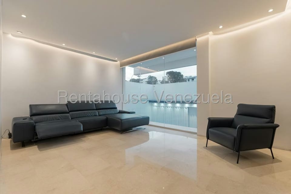 Casa (Duplex) en Venta en Prados del Este, Distrito Metropolitano - 45
