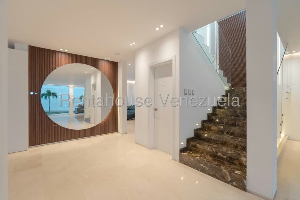 Casa (Duplex) en Venta en Prados del Este, Distrito Metropolitano - 48