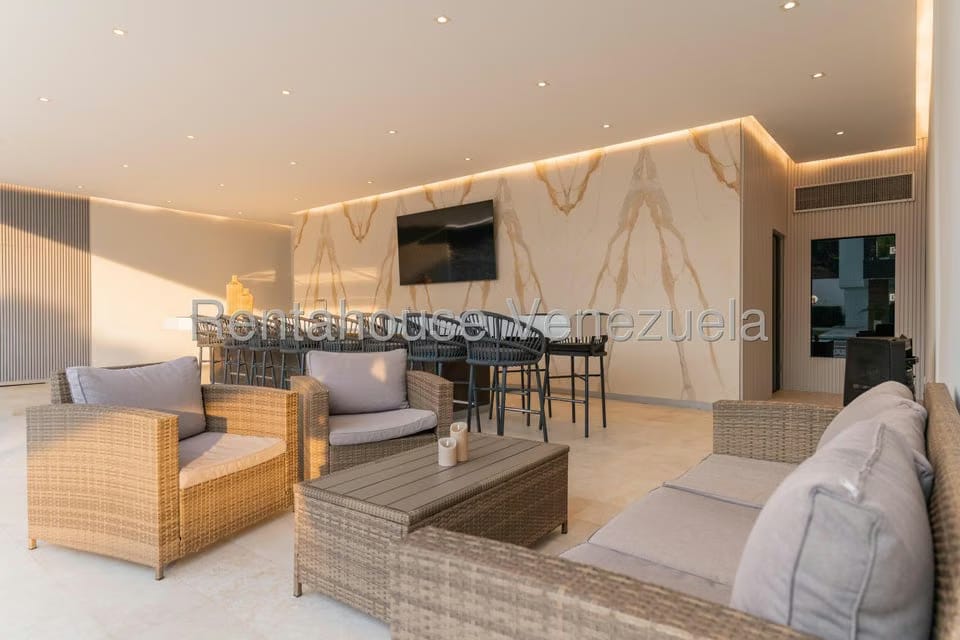 Casa (Duplex) en Venta en Prados del Este, Distrito Metropolitano - 6