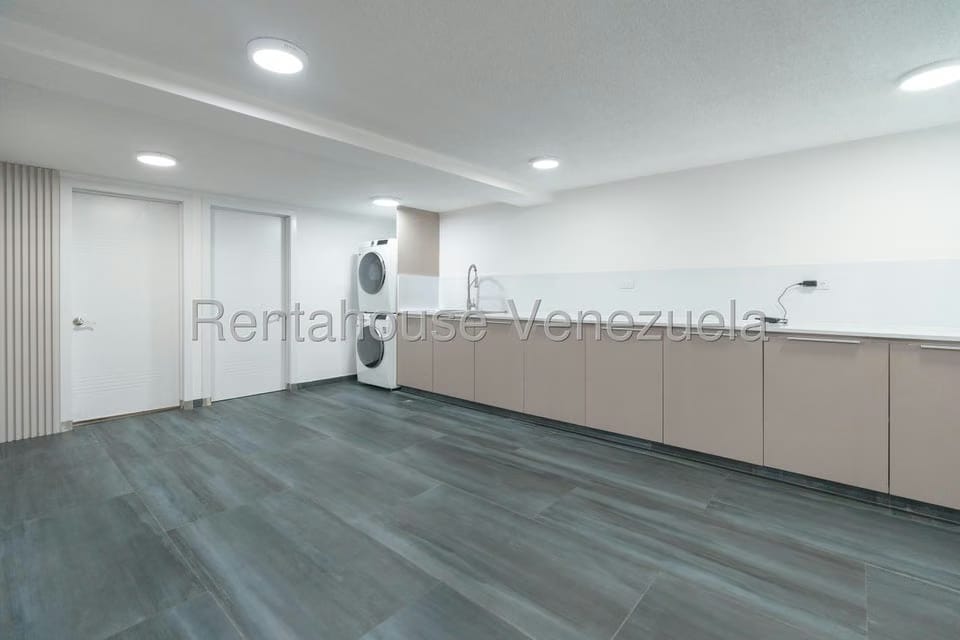 Casa (Duplex) en Venta en Prados del Este, Distrito Metropolitano - 52