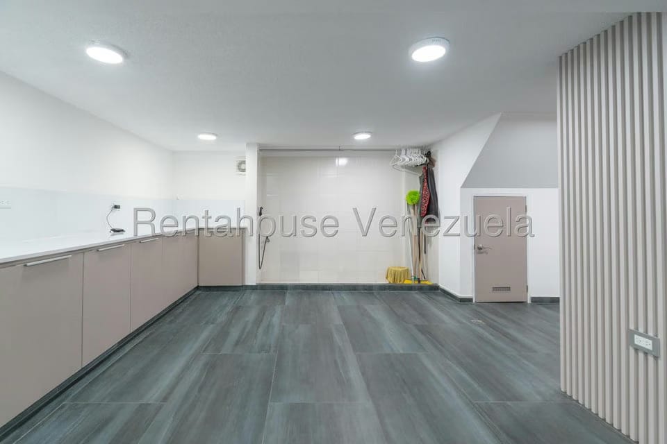 Casa (Duplex) en Venta en Prados del Este, Distrito Metropolitano - 53