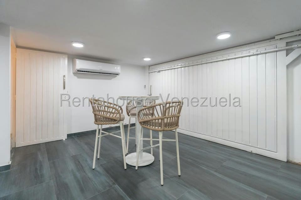 Casa (Duplex) en Venta en Prados del Este, Distrito Metropolitano - 54