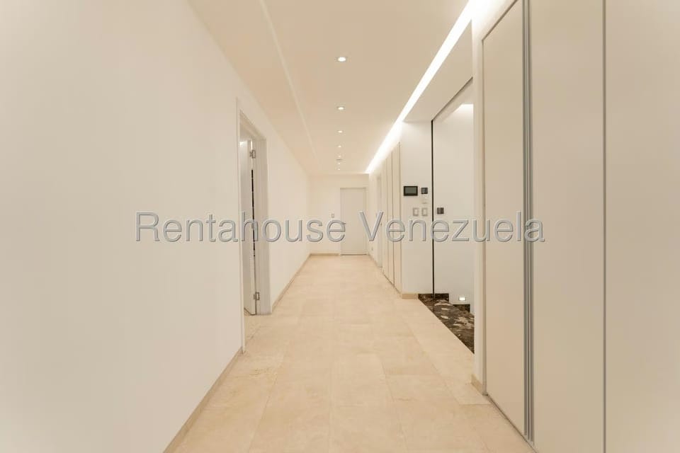 Casa (Duplex) en Venta en Prados del Este, Distrito Metropolitano - 57
