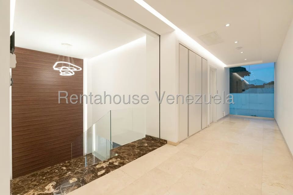 Casa (Duplex) en Venta en Prados del Este, Distrito Metropolitano - 58