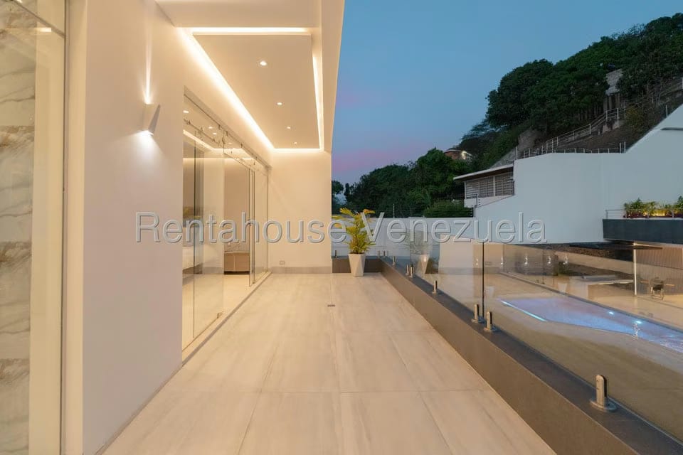 Casa (Duplex) en Venta en Prados del Este, Distrito Metropolitano - 59