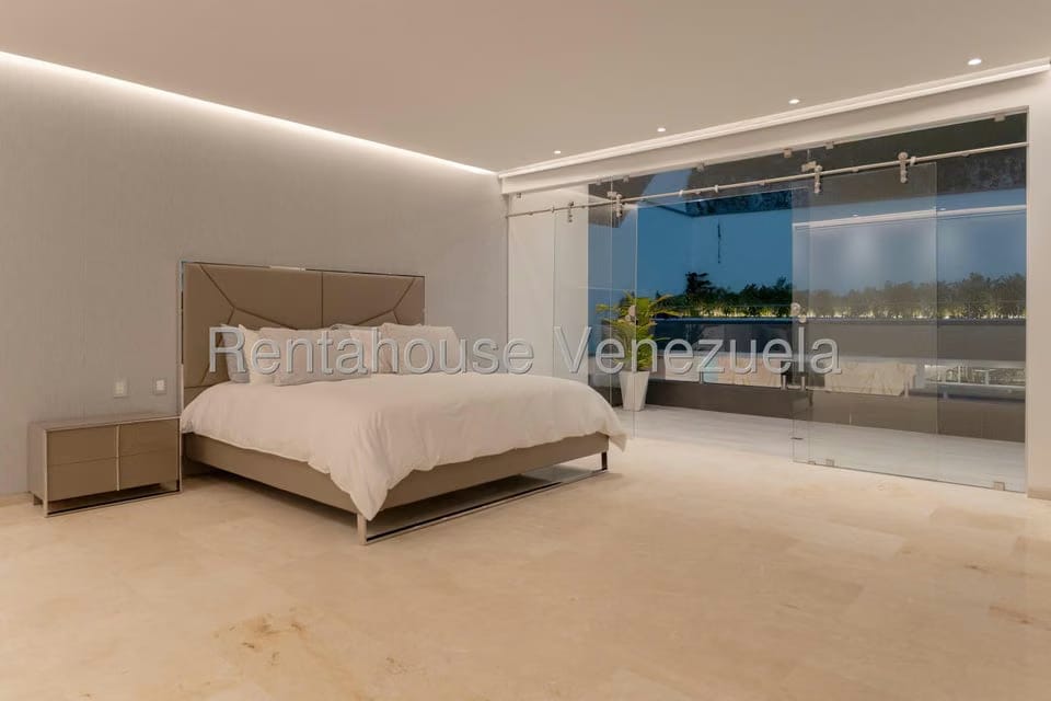 Casa (Duplex) en Venta en Prados del Este, Distrito Metropolitano - 60