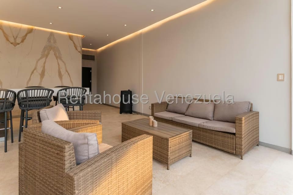 Casa (Duplex) en Venta en Prados del Este, Distrito Metropolitano - 7