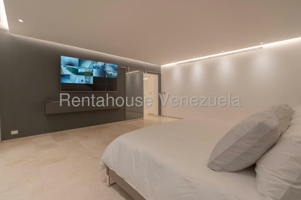 Casa (Duplex) en Venta en Prados del Este, Distrito Metropolitano - 62