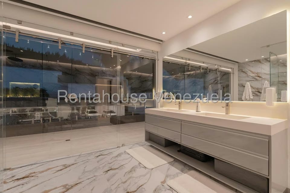 Casa (Duplex) en Venta en Prados del Este, Distrito Metropolitano - 63