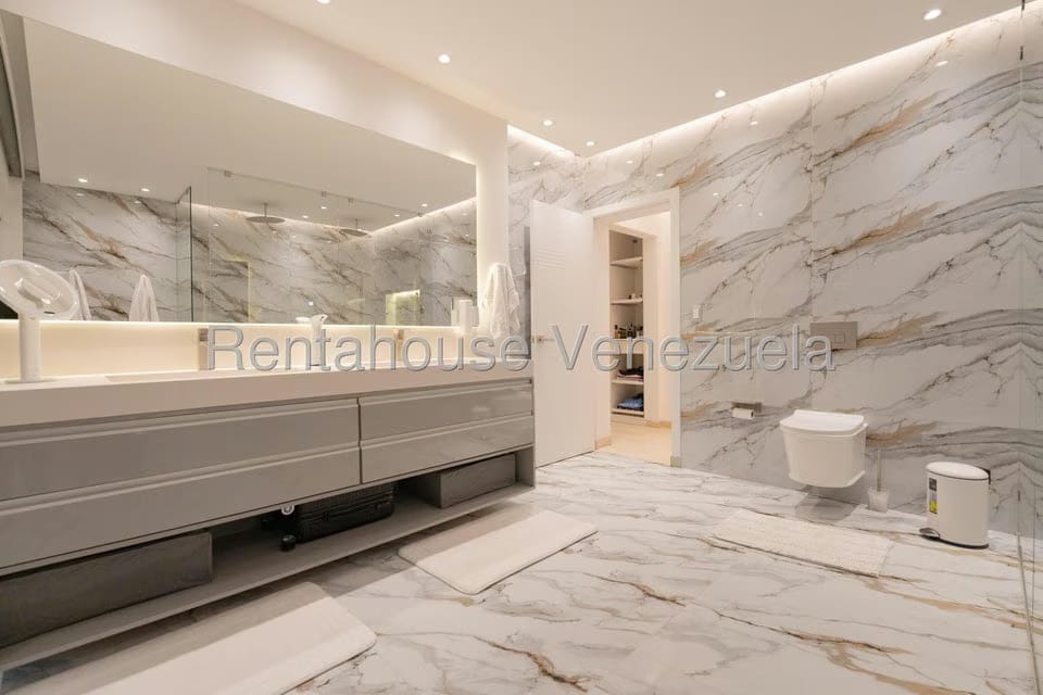 Casa (Duplex) en Venta en Prados del Este, Distrito Metropolitano - 65