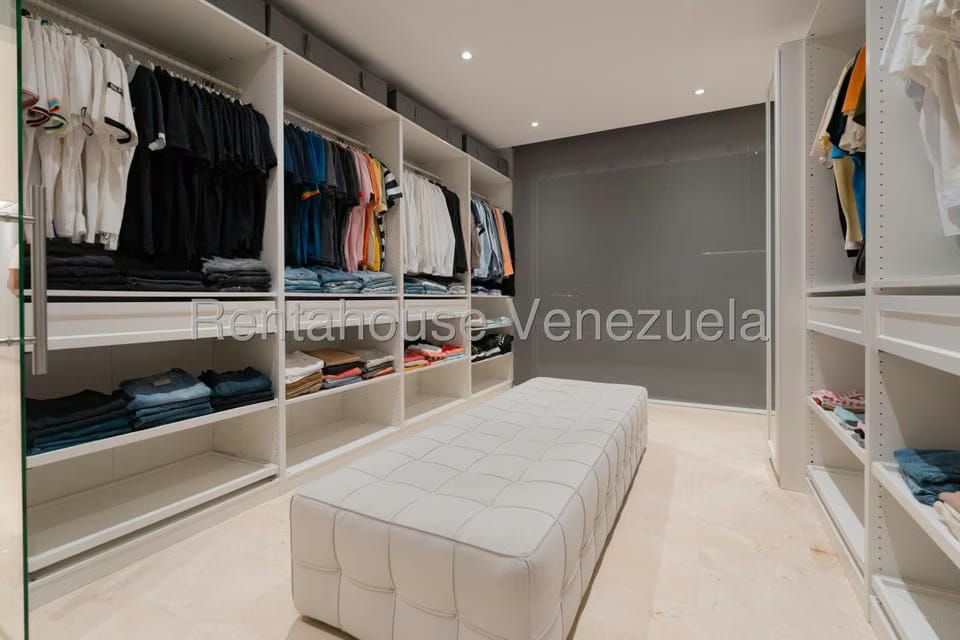 Casa (Duplex) en Venta en Prados del Este, Distrito Metropolitano - 68