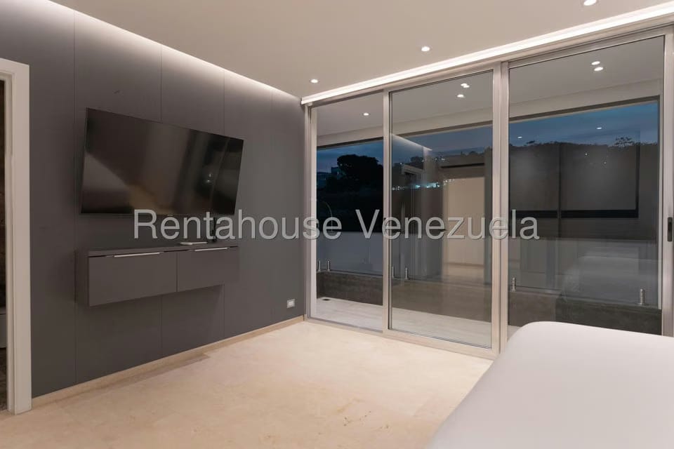 Casa (Duplex) en Venta en Prados del Este, Distrito Metropolitano - 71