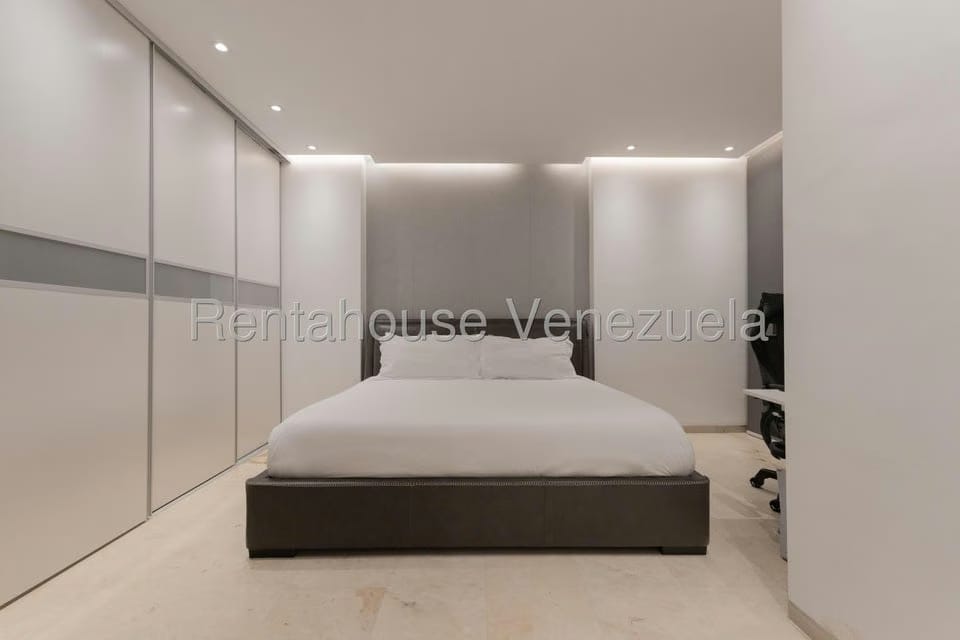 Casa (Duplex) en Venta en Prados del Este, Distrito Metropolitano - 73