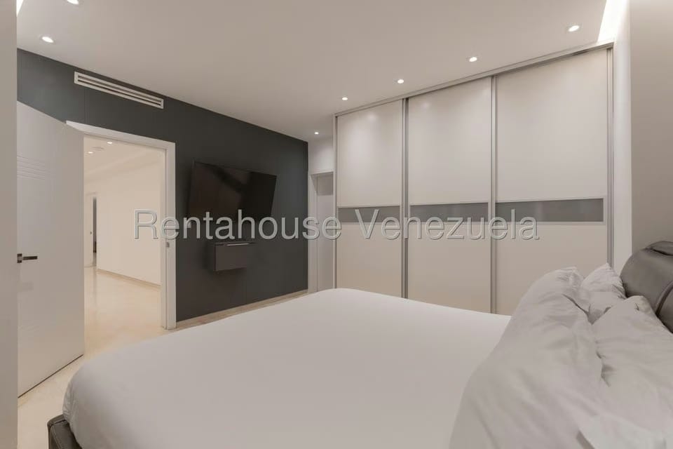 Casa (Duplex) en Venta en Prados del Este, Distrito Metropolitano - 74