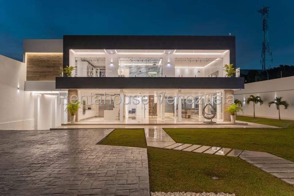 Casa (Duplex) en Venta en Prados del Este, Distrito Metropolitano - 76