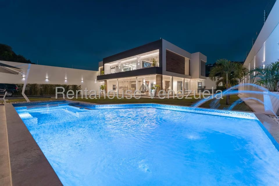 Casa (Duplex) en Venta en Prados del Este, Distrito Metropolitano - 78