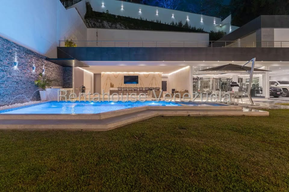 Casa (Duplex) en Venta en Prados del Este, Distrito Metropolitano - 79