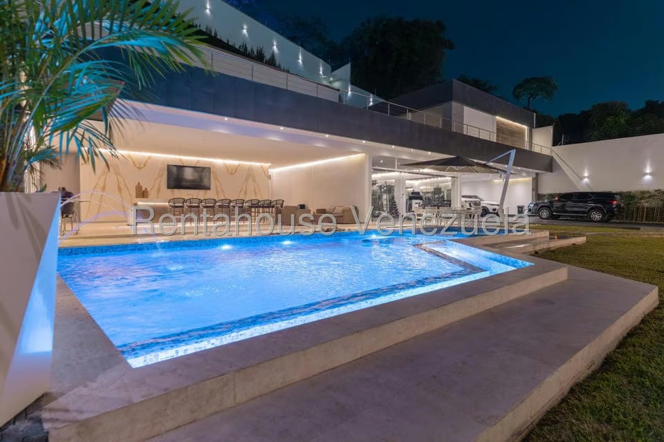 Casa (Duplex) en Venta en Prados del Este, Distrito Metropolitano - 80