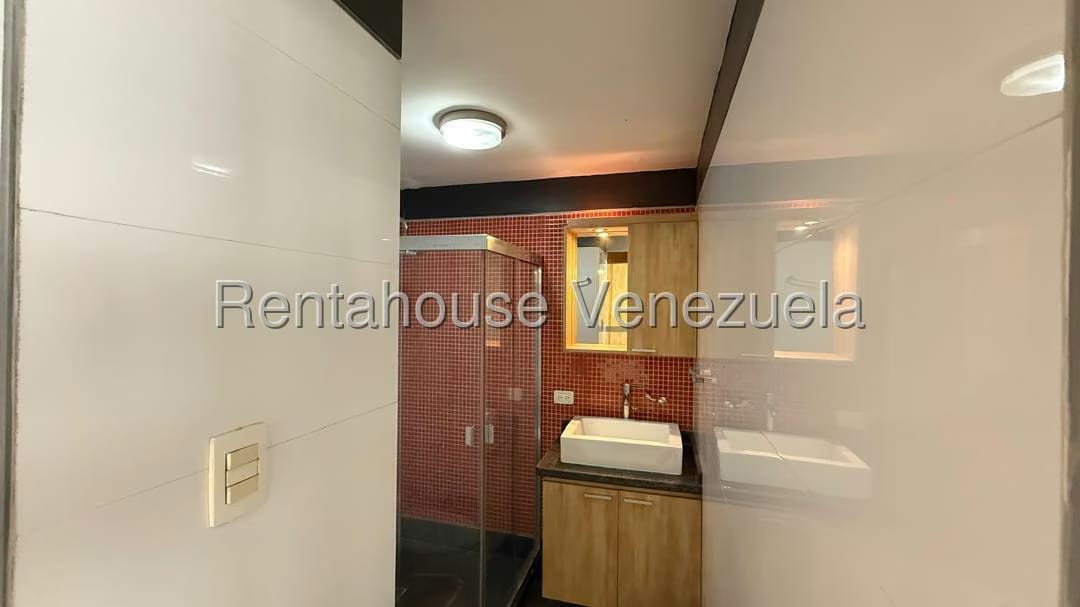Apartamento (1 Nivel) en Alquiler en Lomas de Las Mercedes, Distrito Metropolitano - 8