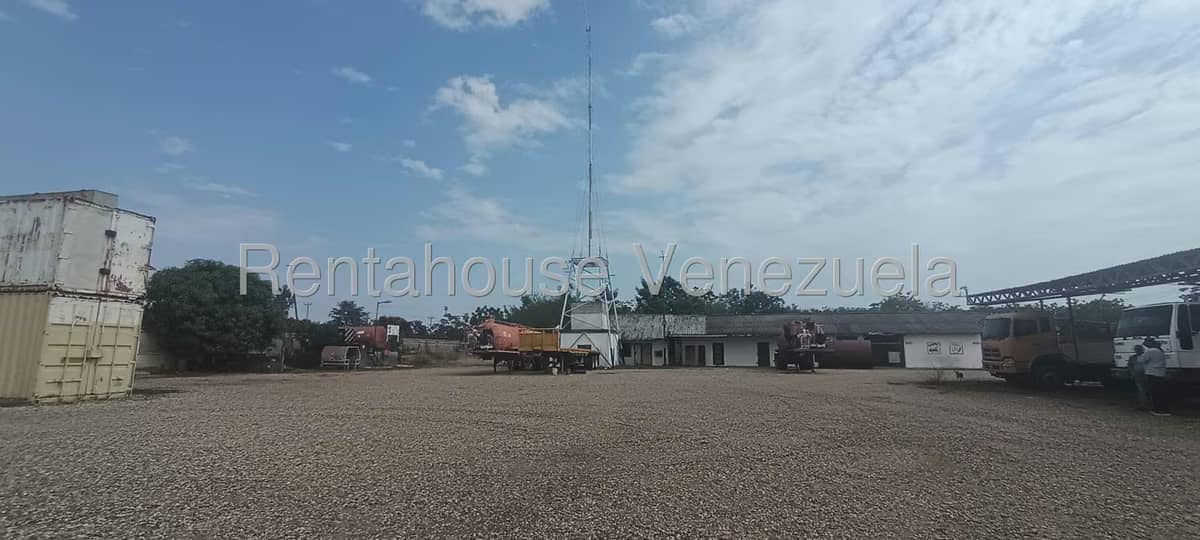 Comercial (Galpon - Deposito) en Alquiler en Av 34, Zulia