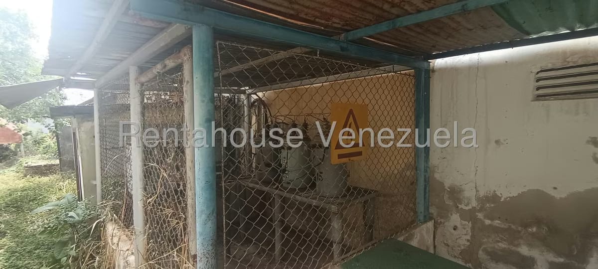 Comercial (Galpon - Deposito) en Alquiler en Av 34, Zulia - 11